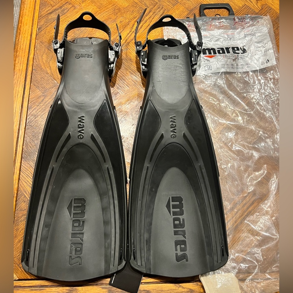Mares Black Wave Adjustable Strap Diving Fins